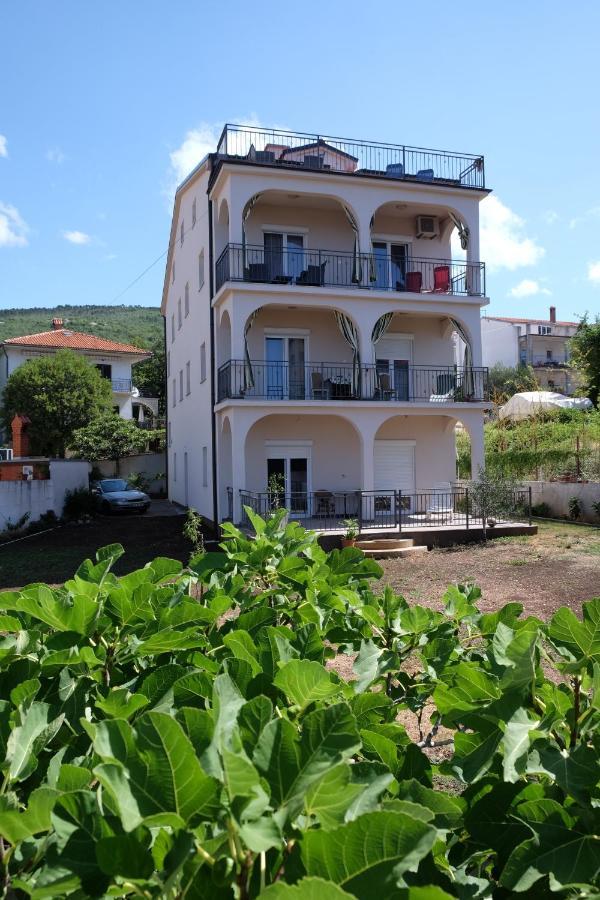 Apartmani Mojca Selce Extérieur photo